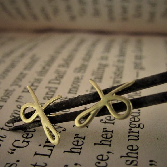 Gold earrings. 14k Yellow gold earrings for women